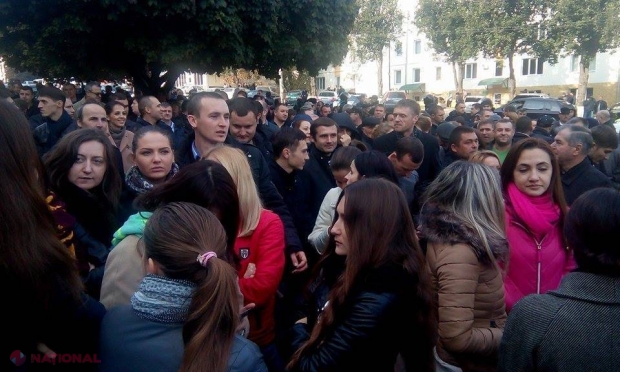 LIVE VIDEO // Protest în fața Judecătoriei Buiucani. „Jos Plahotniuc, jos BORSETA”