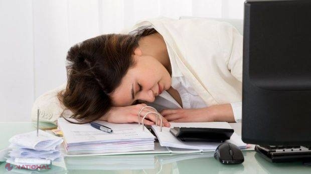 „Cea mai bună strategie de a dormi la birou”. Deşi pare neobişnuit există firme care acceptă şi chiar încurajează acest obicei