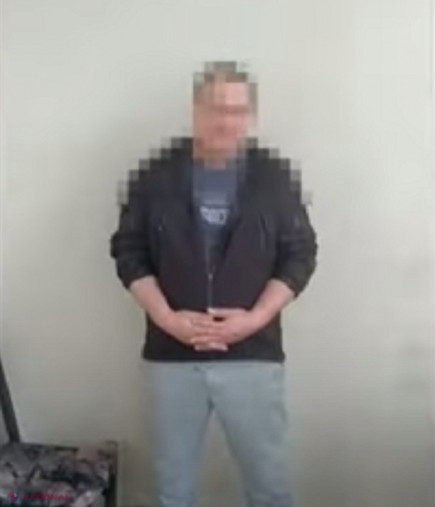 VIDEO // Momentul în care un bărbat din Comrat iese cu o ARMĂ în fața polițiștilor, atunci când aceștia îi ridicau mașina pentru încălcări în trafic