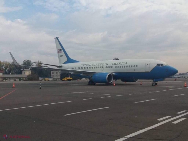 FOTO, UPDATE // Un avion din SUA a aterizat pe Aeroportul Internațional Chișinău. Mai mulți SENATORI au venit să discute despre „contracararea amenințărilor HIBRIDE, în contextul alegerilor parlamentare”