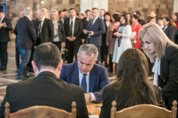 PD a depus la CEC lista naţională a partidului pentru alegerile parlamentare. Plahotniuc: „Oamenii aşteaptă şi în anii viitori stabilitate, majorări de salarii şi pensii, de asta vor vota pentru PD”