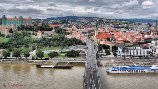 Ţara europeană care a scos ARMATA pe străzi. Vrea să testeze TOATĂ populaţia în numai câteva zile. ...