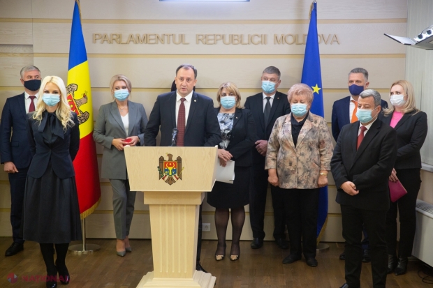 Reprezentanții Platformei „Pentru Moldova”, indignați că formațiunile care optează pentru declanșarea alegerilor parlamentare ANTICIPATE au ignorat invitația pentru elaborarea unei foi de parcurs. „Parlamentul nu se dizolvă cu lozinci în stradă”