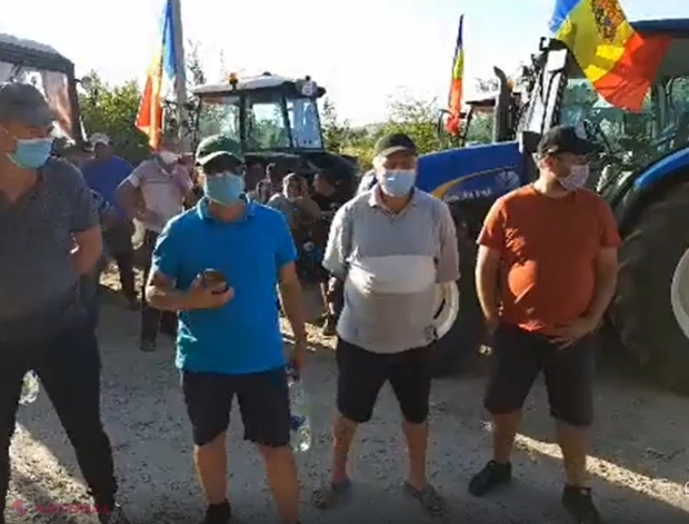 VIDEO, UPDATE // Agricultorii sunt BLOCAȚI la intrarea în Chișinău, deși au trecut ALCOOLTESTUL. „Este o bătaie de joc”. Agricultorii sunt revoltați că autoritățile NU le acordă niciun suport