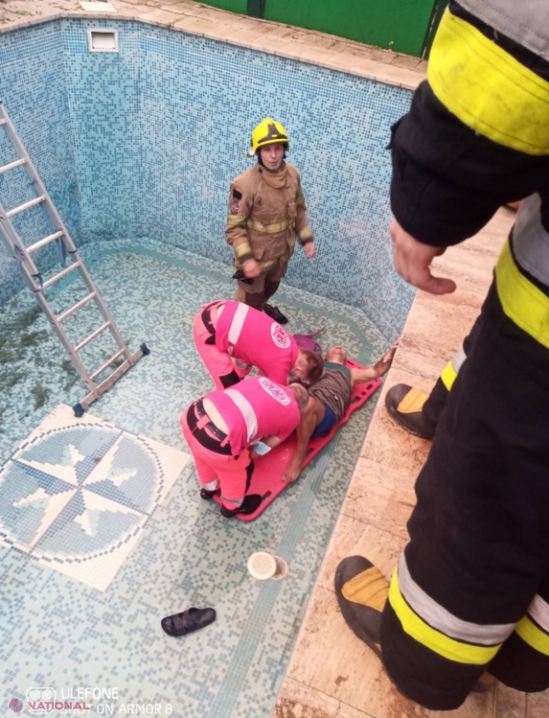 A vrut să-și curețe bazinul și a căzut de la doi metri înălțime: Un bărbat din Codru, transportat la spital cu traumatisme la cap și la picior