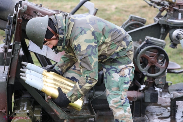 FOTO // Militarii Armatei Naționale, instruiți în România. Aceștia au efectuat trageri antiaeriene și terestre, cu tehnica Forțelor Aeriene Române