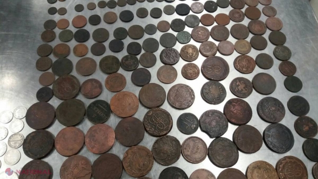 Contrabandă cu sute de MONEDE la Aeroport. Banii datau din anul 1700