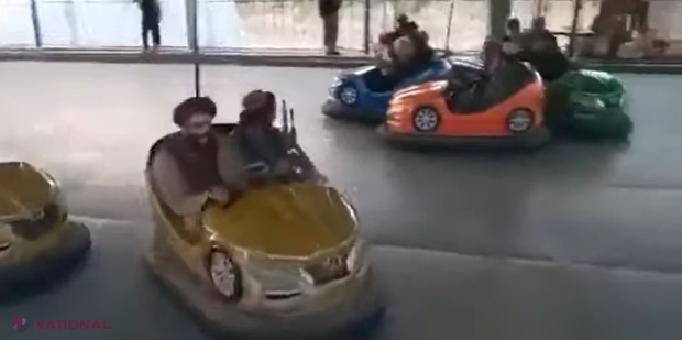 VIDEO // Talibanii ÎNARMAȚI au căzut în mintea copiilor: Au luat cu asalt un parc de DISTRACȚII din Kabul