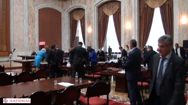 Ședința Parlamentului, încheiată din lipsă de cvorum. Comuniștii au părăsit sala 