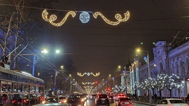 PROGRAM // Luminițe și fundal sonor, până în ajunul Crăciunului, în centrul Chișinăului: Ce au pregătit autoritățile locale pentru seara zilei de 24 decembrie
