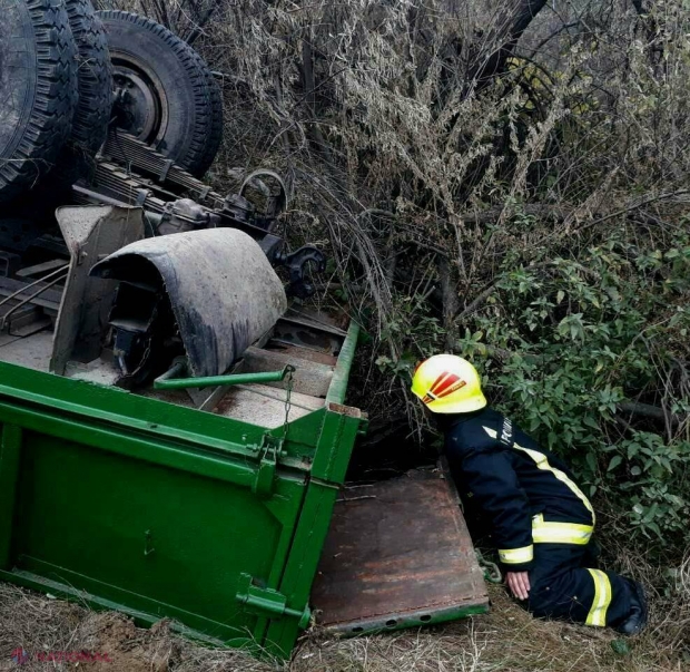 TRAGEDII la Criuleni // Un copil și un bărbat, STRIVIȚI de un compactor de asfalt și, respectiv, un camion