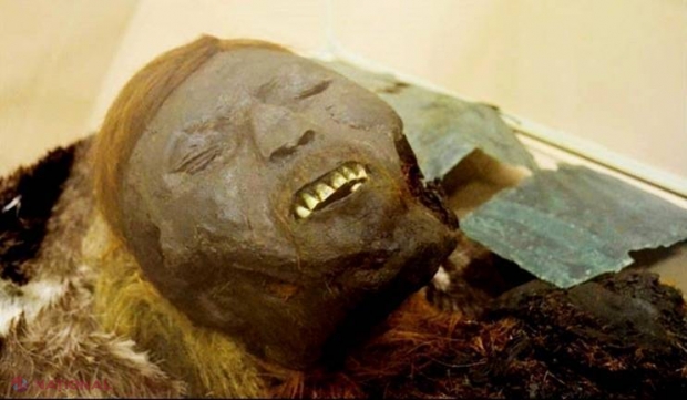 Mumii acoperite cu aramă şi rituri funerare nemaiîntâlnite