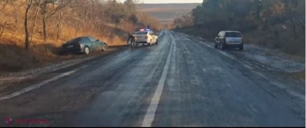 IMPORTANT! Poliția îndeamnă șoferii să-și echipeze mașinile cu pneuri corespunzătoare sezonului rece: Poleiul de pe drumuri creează deja probleme conducătorilor auto