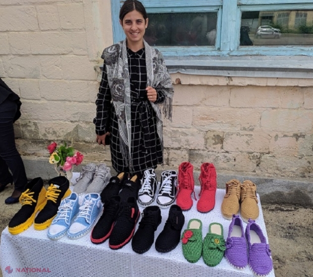 FOTO // INEDIT: O tânără de la Cărpineni produce încălțăminte CROȘETATĂ: Cum arată „minunile”