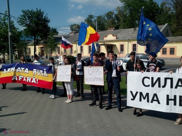 CORT în fața Ambasadei Rusiei la Chișinău: „La mulți ani! Plecați acasă!”