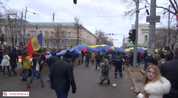 LIVE // Protest de amploare în centrul capitalei. Sute de tineri cer ANULAREA alegerilor prezidențiale