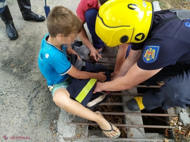 Ocnița: Un copil și-a prins piciorul într-o gaură de scurgere, după ce a vrut să-și recupereze telefonul mobil pe care l-a scăpat din întâmplare