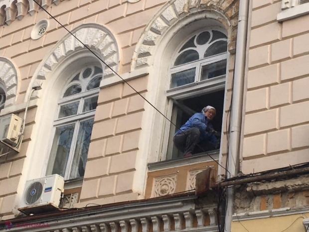  FOTO // Primarul Ion Ceban este acuzat că a MINȚIT alegătorii: „De ce copiii de la Grădinița 143 nu merită reparație în blocul sanitar, iar tu în BIROUL tău meriți?”