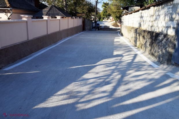 FOTO // Echipa Partidului „ȘOR” continuă să construiască drumuri din beton la Orhei: „Până acum nici ambulanțele nu puteau ajunge...”