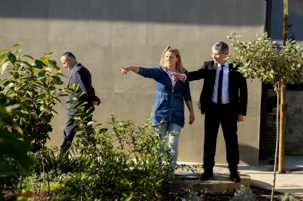 FOTO // Au inițiat o afacere de la ZERO acum 20 de ani, pe pământul din propria grădină, iar acum asigură toată R. Moldova cu ceea ce produc: „Satele noastre se pot dezvolta datorită unor asemenea oameni, care deschid afaceri, reinvestesc”