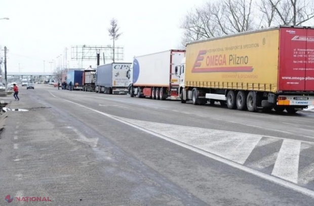 Tragedie la vama Albița-Leușeni. Un șofer a MURIT, după ce a căzut din cabina unui TIR. Medicii sosiți la fața locului nu au putut decât să constate decesul