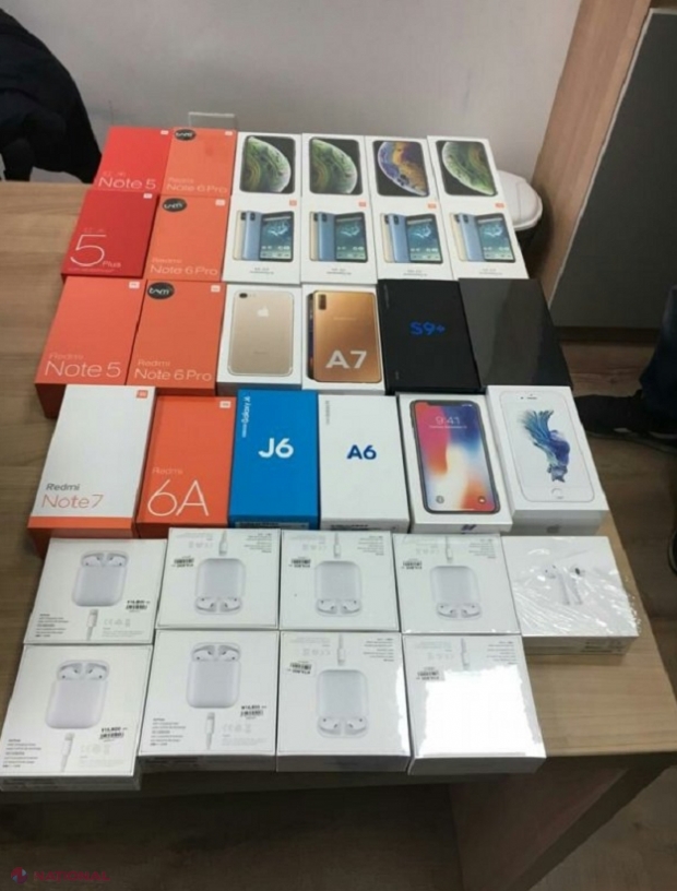 Lot de TELEFOANE mobile, ascuns în microbuzul de rută Odesa-Chișinău: Șoferul le-a dosit sub scaunele pasagerilor pentru a le vinde ulterior în R. Moldova