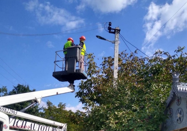 Proiectul iluminatului stradal, care a fost inițiat de echipa Partidului „ȘOR”, a ajuns și în satul Văsieni, Telenești. „Demarăm un amplu program de dezvoltare a satelor din republică”