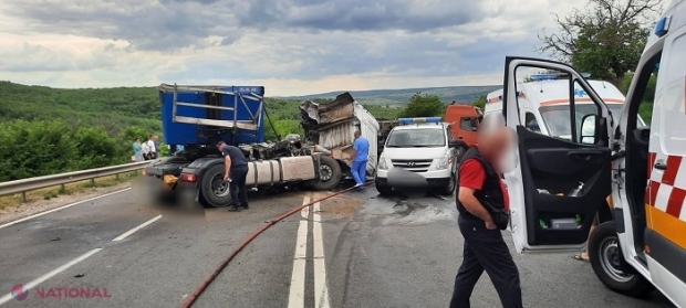 FOTO, UPDATE // Accident cumplit lângă Bardar: Doi șoferi au DECEDAT după ce autocamioanele pe care le conduceau s-au ciocnit frontal. Copiii unuia dintre șoferi au fost transportați la spital