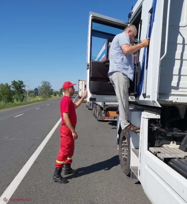 Asistență medicală pentru șoferii de camioane care staționează la punctul de frontieră Leușeni zile întregi până trec vama