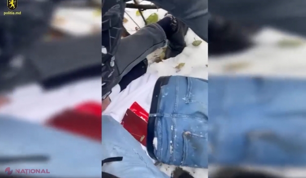 VIDEO // Doi falși FILANTROPI pătrundeau în apartamentele unor bătrâni din Chișinău, iar mai apoi le „curățau” de bani și bijuteriile din AUR. Cum funcționa SCHEMA