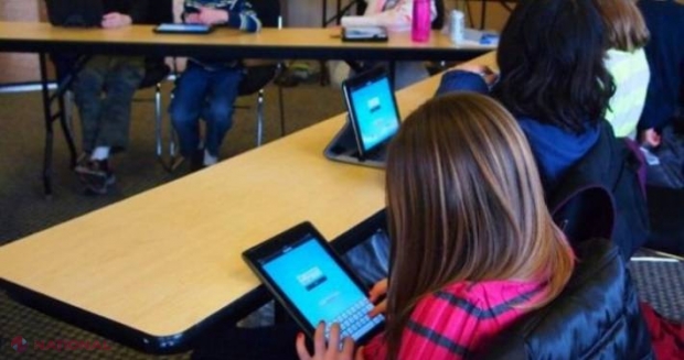 Manuale DIGITALE, în școlile din R. Moldova. Cât ar putea costa?