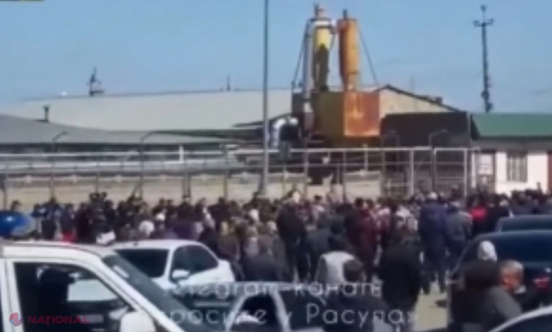 VIDEO // Ciocniri violente în regiunea rusă Daghestan între poliție și rușii care se opun mobilizării. Miliția a tras focuri de armă pentru a calma spiritele 