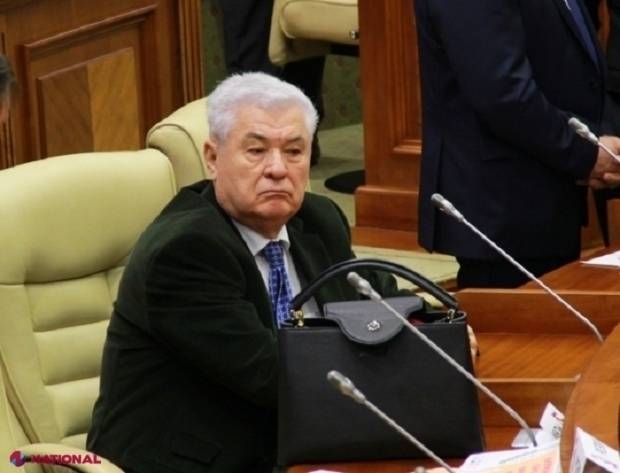 FOTO // CURIOS: Cum arăta telefonul de serviciu al peședintelui Voronin? Are și astăzi numele miniștrilor lipite cu bandă adezivă