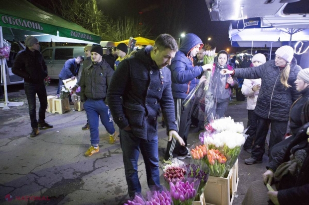 REPORTAJ FOTO // Piaţa de FLORI, luată cu asalt de bărbaţi în ajunul zilei de 8 Martie