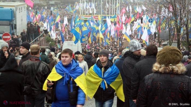 Foştii preşedinţi ai Ucrainei consideră că actualul Guvern trebuie să demisioneze. Mobilizarea continuă la Kiev