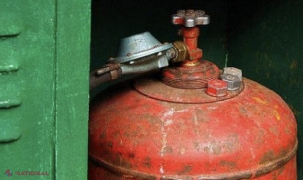 Briceni: O femeie și fetița ei de 5 ani, cu arsuri pe mâini și pe față, după ce le-a explodat butelia de gaz din casă