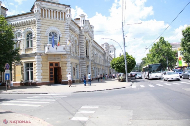 POZA ZILEI // Cum arăta Primăria Chișinău acum 35 de ani? Era de culoare albastră