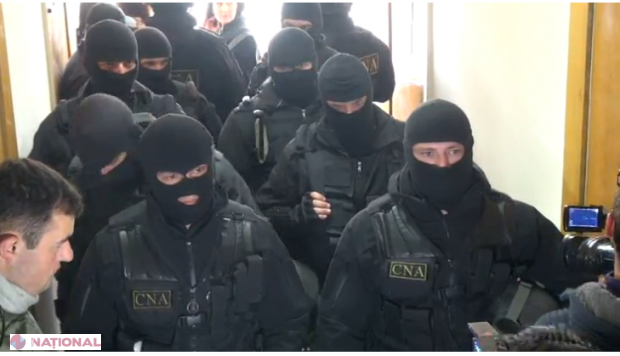 Cine sunt MASCAȚII fără însemne de la Judecătoria Buiucani?