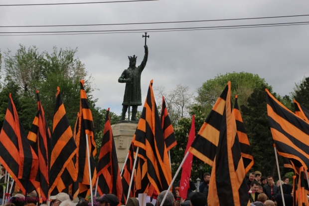 DECLARAȚIE // În timp ce liderii europeni dezbat la Sibiu viitorul Europei, Dodon agită pe străzile Chișinăului fantomele trecutului sovietic