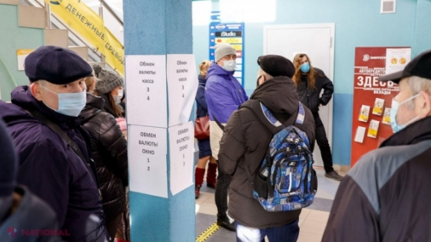 Rubla rusească se prăbușește. A scăzut cu 30% după ce Occidentul a anunțat noile sancțiuni