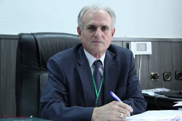 FOTO Șeful unei instituții PUBLICE a scos bani din BUZUNARUL propriu pentru o activitate de serviciu 