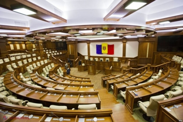 FOTO // Fotoliul din Parlament REZERVAT președintelui Dodon a fost OCUPAT de un vicepreședinte al Legislativului