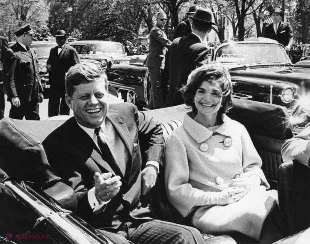 CURIOZITĂŢI despre viaţa lui John F. Kennedy la Casa Albă: era comod, dormea la prânz şi avea cada plină cu jucării de cauciuc