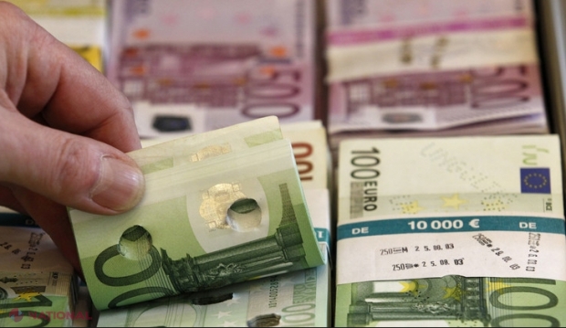 Cetățenii moldoveni aflați la muncă peste hotare au trimis mai PUȚINI bani acasă în 2019: Jumătate dintre transferuri au fost făcute din state UE