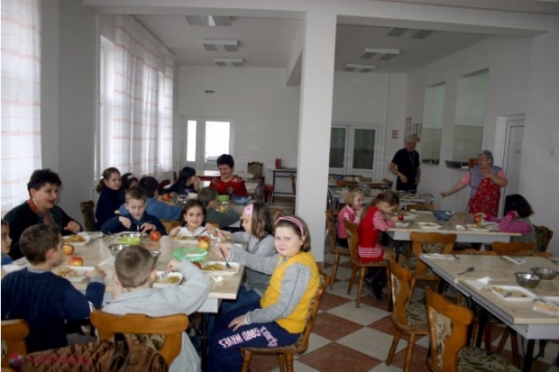 Un deputat găgăuz propune ca în şcolile din autonomie să fie alimentaţi gratis şi pedagogii
