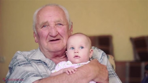 O fetiță de 10 luni a murit după ce bunicul ei a uitat-o în mașină mai multe ore!