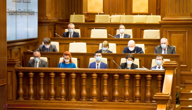 Grosu îi RĂSPUNDE lui Slusari, care a acuzat PAS-ul de înțelegeri cu PSRM-ȘOR. Liderul PAS recunoaște că în interiorul partidului nu a existat o poziție tranșantă pentru susținerea propriului guvern: „Sunt întrunite condițiile pentru anticipate”