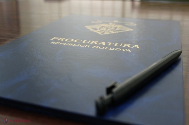 Cerea pe stradă telefonul pentru a efectua apeluri de urgență și fugea cu bunul străinilor imediat ce îl vedea în mână: Un tânăr, condamnat la șase ani de închisoare pentru prejudicii de zeci de mii de lei