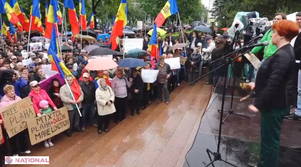 VIDEO // Protest al societății civile în fața Parlamentului, împotriva modificării sistemului electoral din R. Moldova