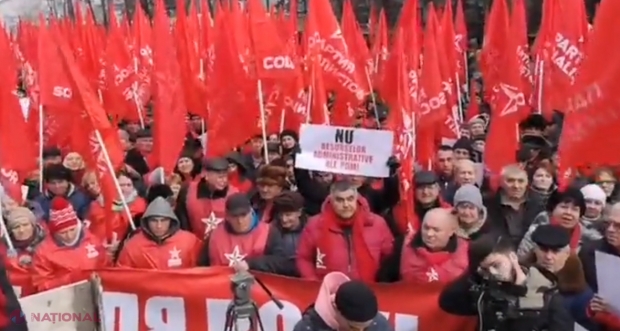VIDEO // Socialiștii au BLOCAT strada Vasile Alecsandri. Aceștia susțin că actuala guvernare intenționează să scoată PSRM din cursa electorală